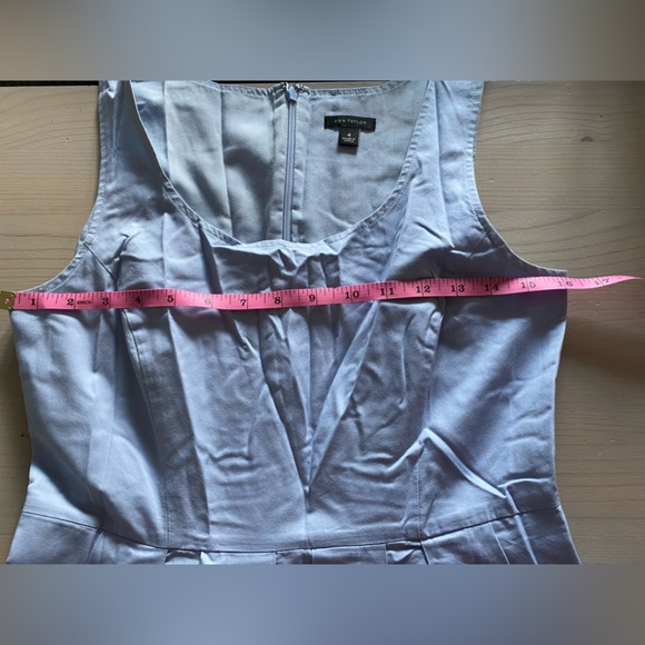 Midi-length sleeveless blue poplin dress - Picture 4 of 6